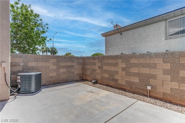 Building Photo - 1636 Coyote Run Dr