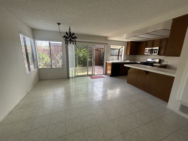 Photo - 1327 Westmont Dr