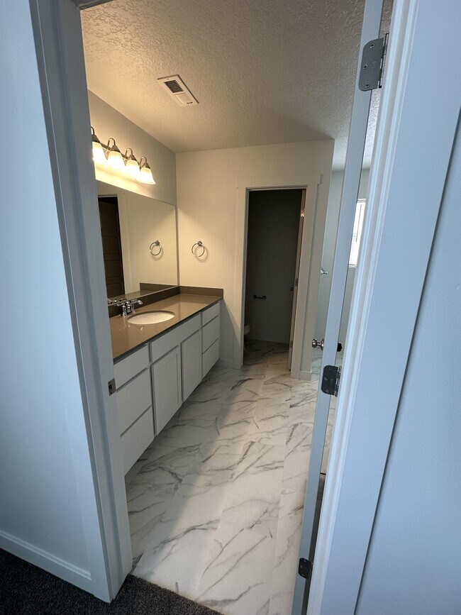 Photo - 1670 Prevedel Dr