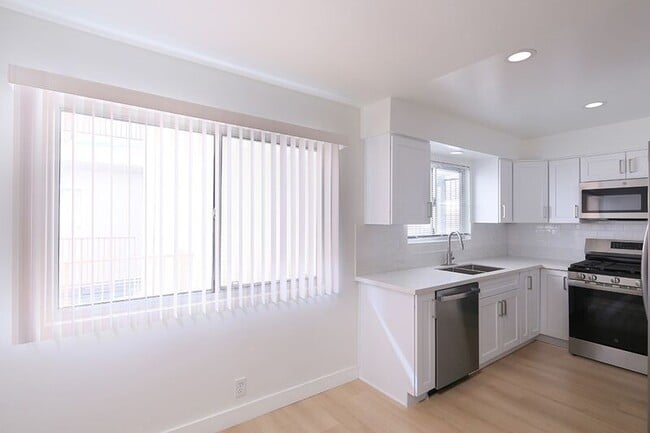 Photo - 3155 Montrose Ave