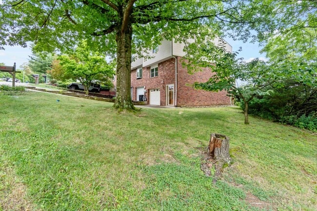 Photo - 2055 Luehm Ave