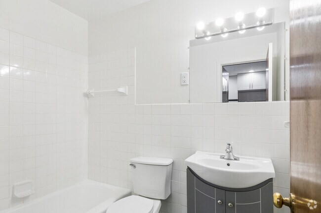1BR, 1BA - 600SF - Bathroom
