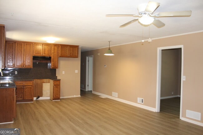 Photo - 289 Bruce St