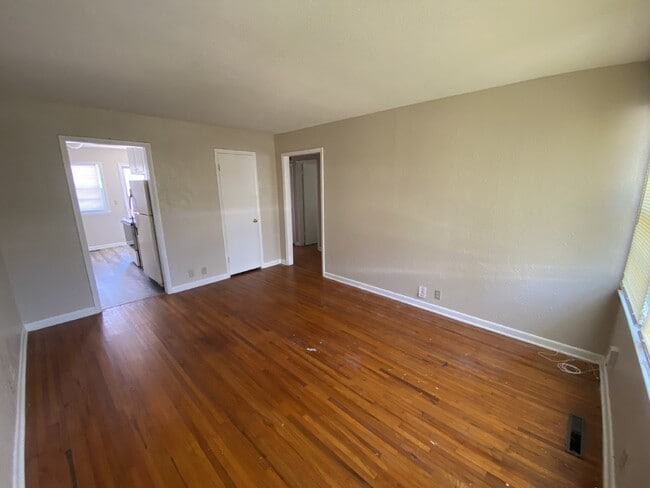 Photo - 889 S Hillcrest St