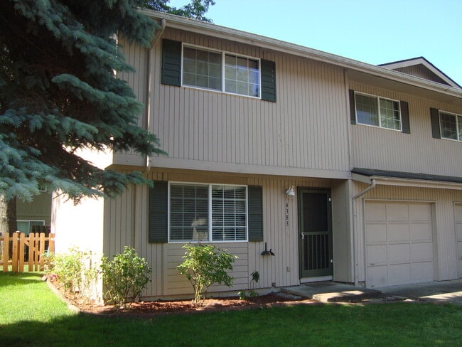 Building Photo - Fully Remodeled 3 Bedroom Townhome!