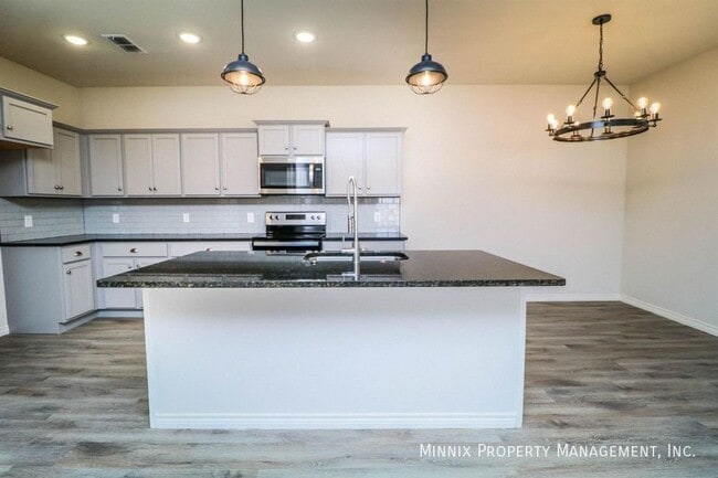 Photo - 2525 137th St