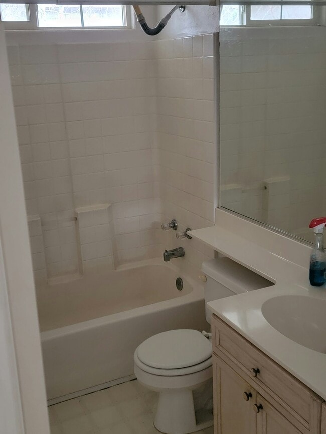 Photo - 5122 W 11th St