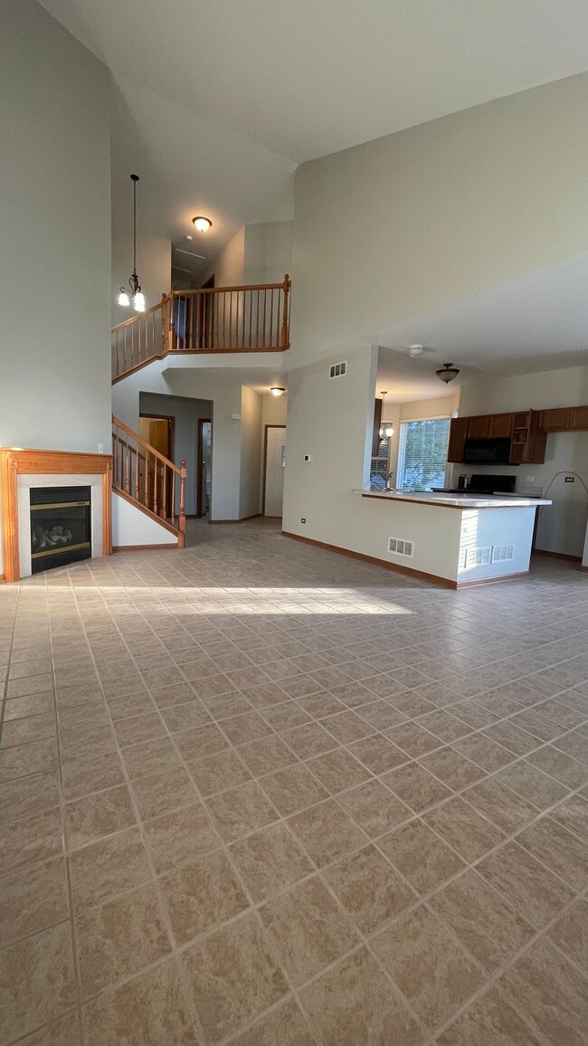 Family room - 1172 Grand Blvd