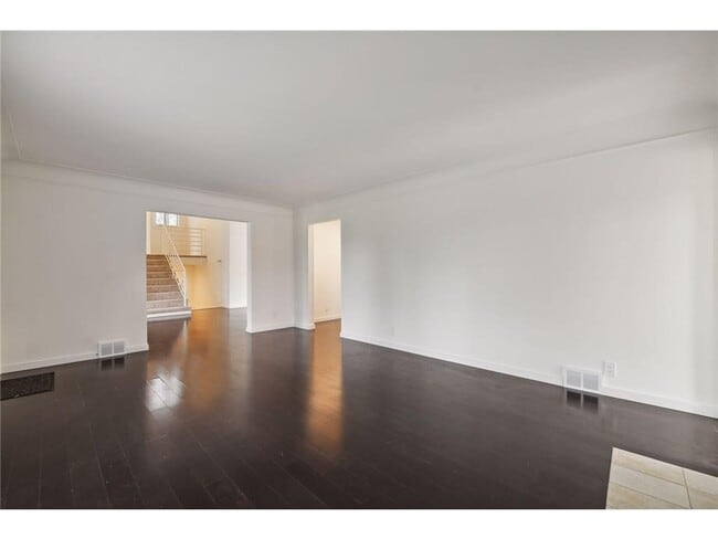 Photo - 301 Turnpike Rd