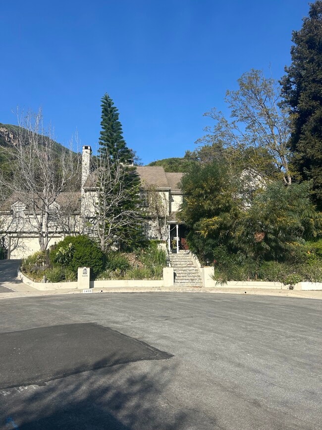 Building Photo - 1400 Calle del Jonella