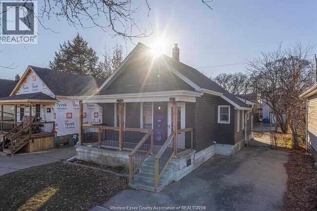 Photo - 1525 Windermere Rd