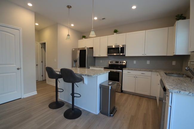 Photo - 103 Memorial Ct