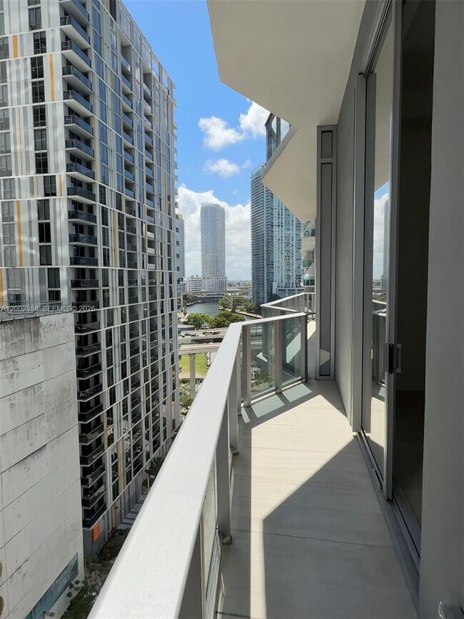 Photo - 77 SE 5th St Unidad 1208