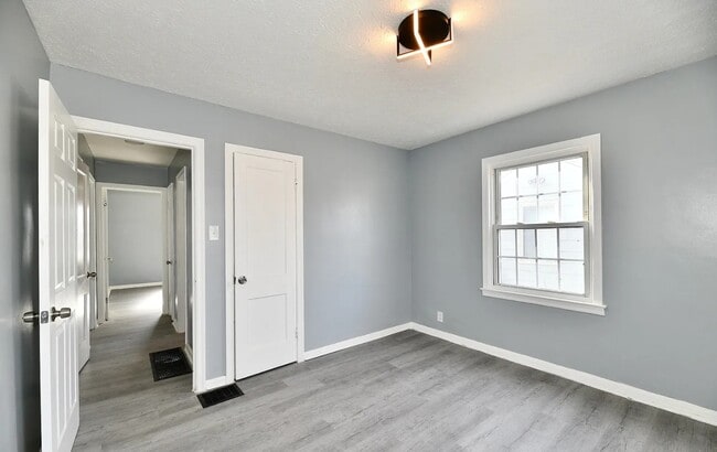 Photo - 3910 E 34th St