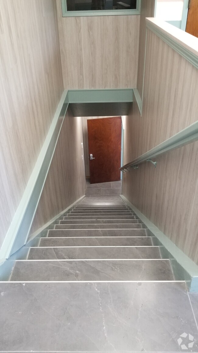 Stairs to Rooms - 620 Dillingham Blvd Apartments