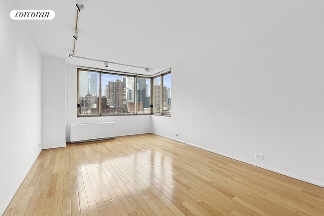 Photo - 350 W 50th St