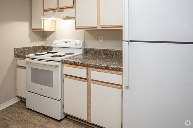 2BR, 2BA - 1,089SF