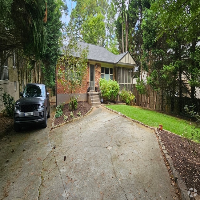 Building Photo - 1666 Briarcliff Rd NE Rental