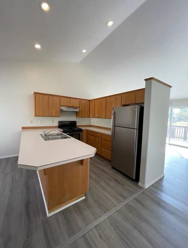 Photo - 627 NW Meadows Dr