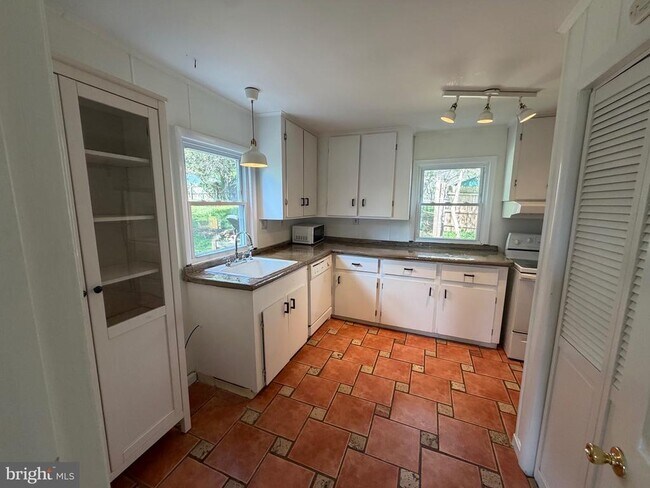 Photo - 5014 Delaware St