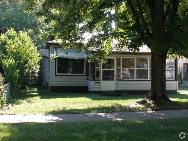 Building Photo - 1110 Dallas Ave SE Rental
