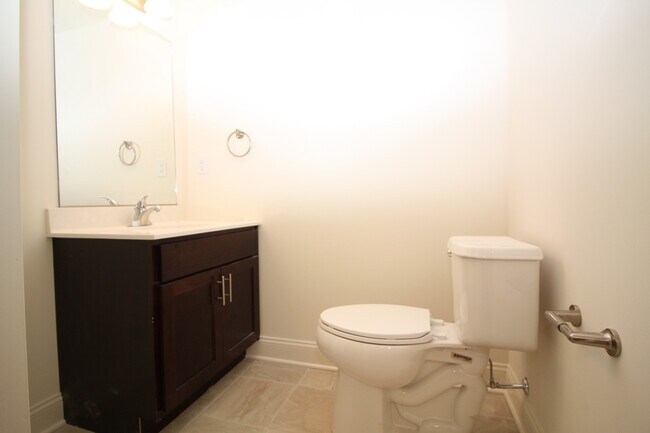 Photo - Waterford Ave Unidad 23A