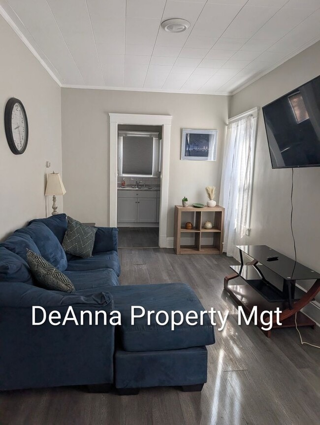 Photo - 10415-10415 Bernard Ave Unidad 10415 Bernard Ave