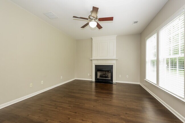 Photo - 2214 Cardiff Ln