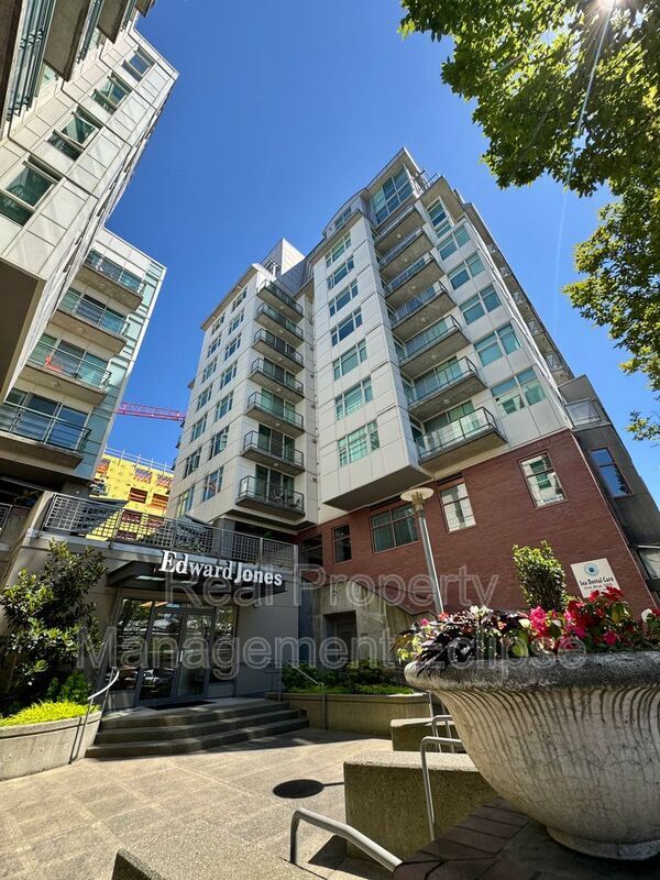 Building Photo - 1100 106th Ave NE Unit #209