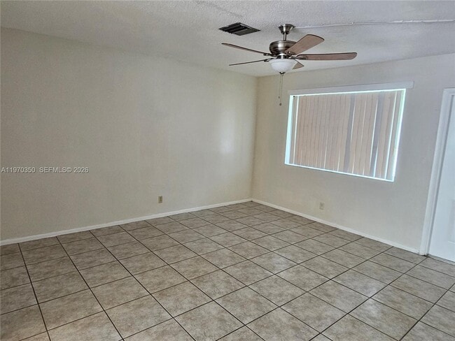 Photo - 5820 NW 19th St Unidad B