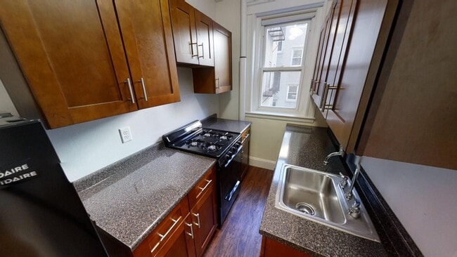 Building Photo - Nicely renovated studio in the heart of Fe... Rental
