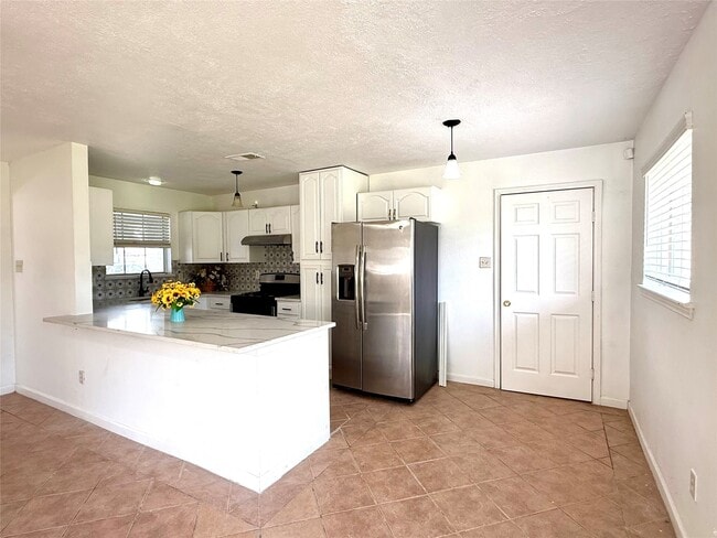 Photo - 9350 Guywood St