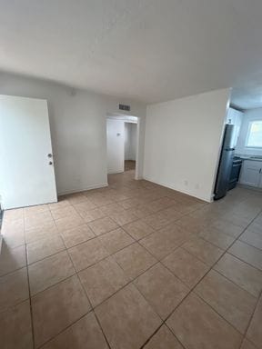 1433 S Kenneth Pl