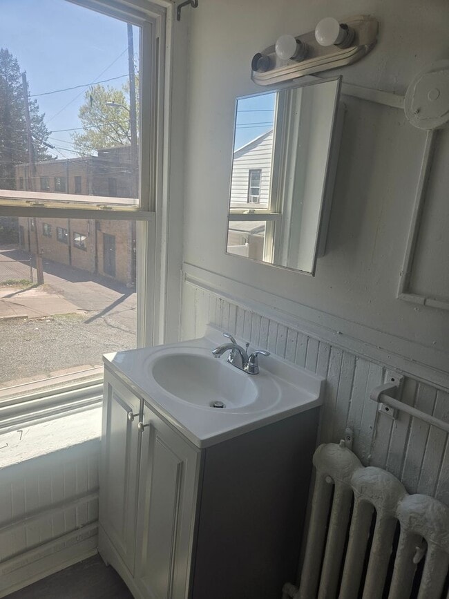 Photo - 450-452 W Maple St Unit 1