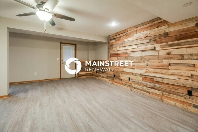 4 Bedroom Pet-Friendly Home in Kearney, MO with Main Street Renewal