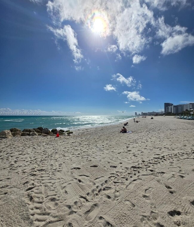 Building Photo - 2899 Collins Ave Unit 410