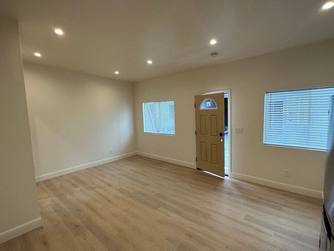 Photo - 6612 Telegraph Ave