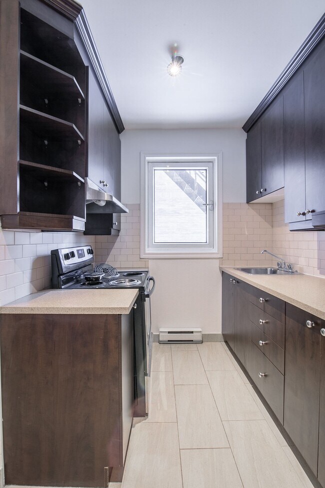 Photo - 5552 Snowdon Street Unit 5