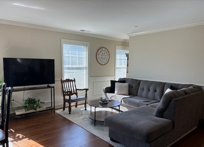 Photo - 67 W Main St