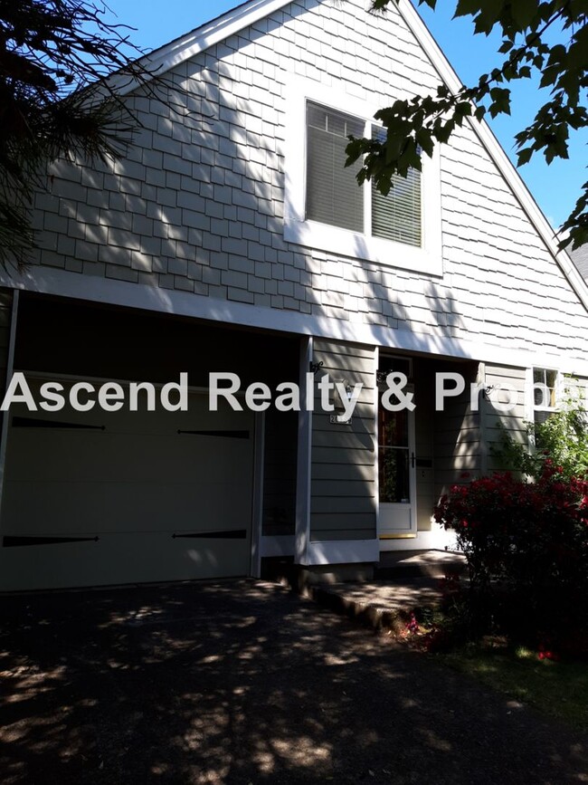 Tanasbourne Area 3 Bed Fenced Yard 1/2 Blo... - Tanasbourne Area 3 Bed Fenced Yard 1/2 Blo... House