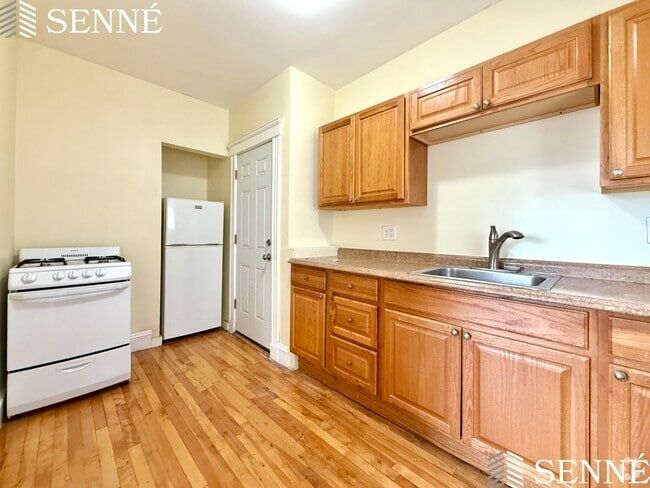 Building Photo - 5 Sherborn Ct Unit 10 Rental