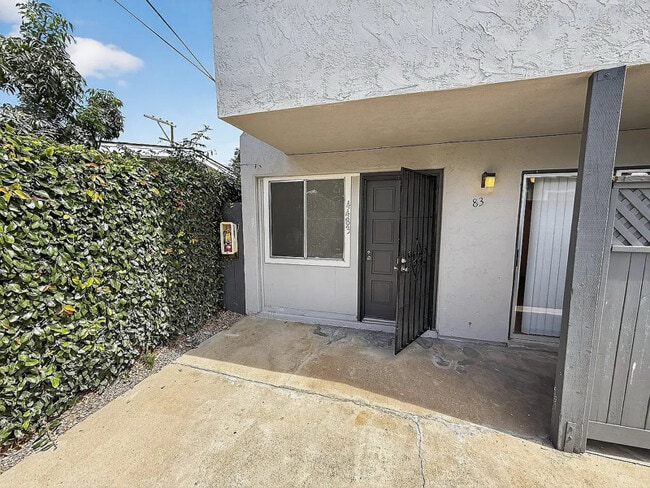 Photo - 4483 Bond St