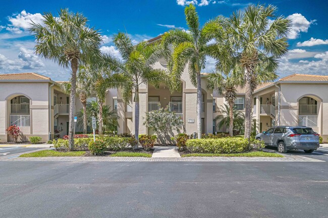 Building Photo - NOW AVAILABLE - 2/2 Condo in Bella Terra!