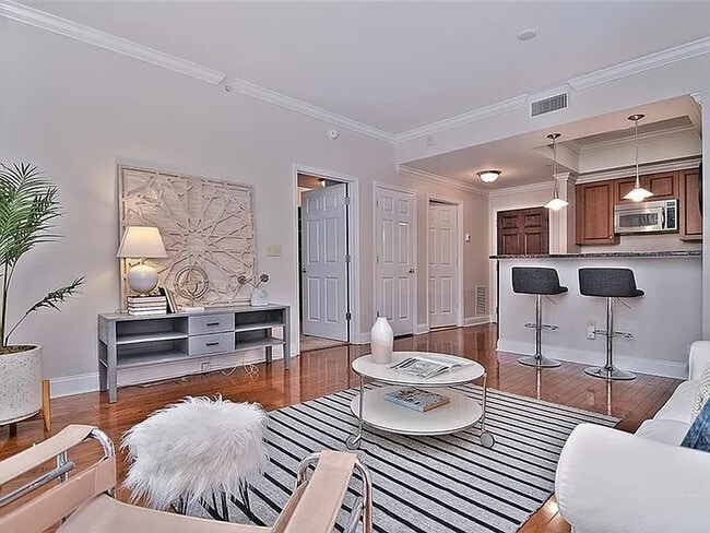 Photo - 300 W 5th St