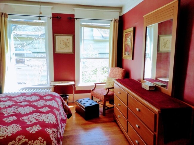 Photo - 1843 Oxford Ave SW Unit Grandin Village Room #1