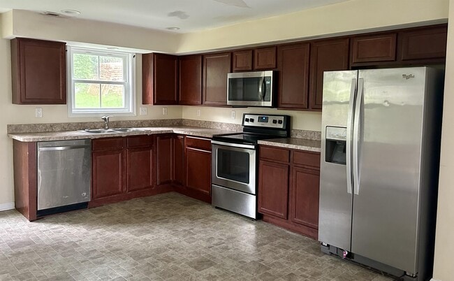 Building Photo - 615 S Kent St Rental