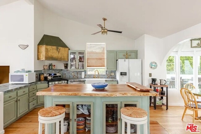 Photo - 21625 Pacific Coast Hwy