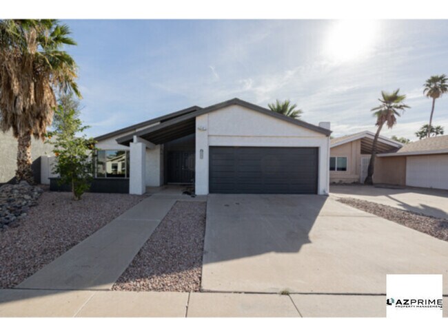 Photo - Stylish Living in this 4/2.5 Scottsdale House!