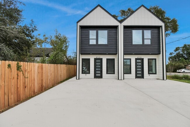 Photo - 7129 Sidney St