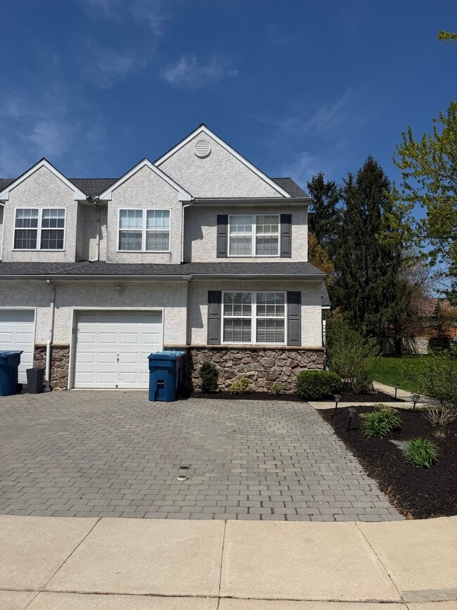 1 car garage, 2 parking spaces - 270 Bella Ln